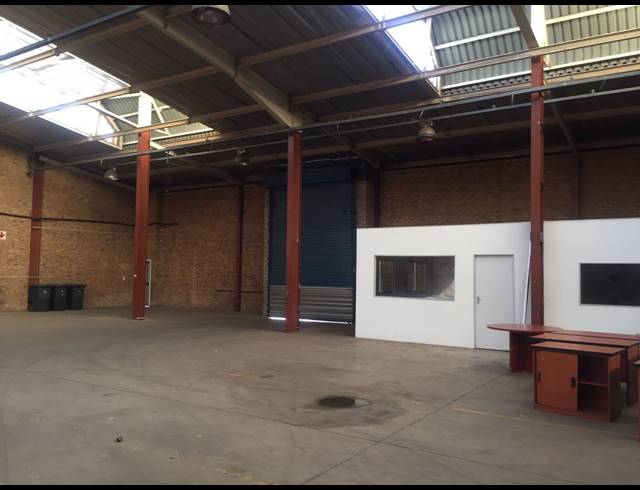 2,261M² WAREHOUSE TO LET IN MEADOWDALE
